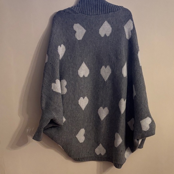 BloomChic Gray and White Heart Sweater Poncho - Picture 5 of 5